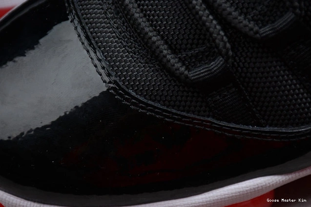 528895-012 Low Black  Red Retro 11 Air 